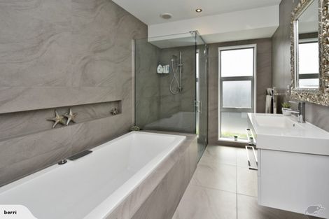 Photo of property in 5 Gosling Crescent, Halswell, Christchurch, 8025