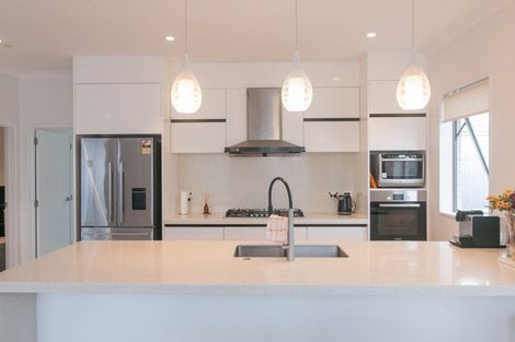 Photo of property in 69 Bordeaux Parade, Te Atatu South, Auckland, 0610