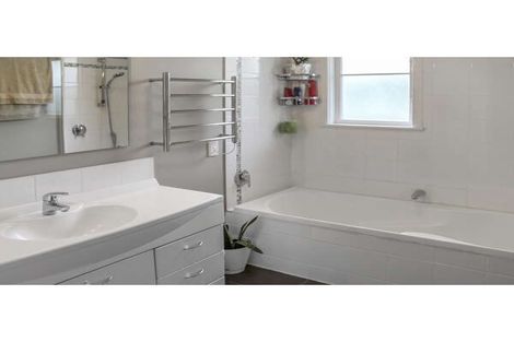 Photo of property in 25 Waterloo Crescent, Hokowhitu, Palmerston North, 4410