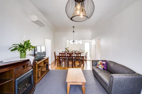 Photo of property in 6 Cameron Road, Bluff Hill, Napier, 4110