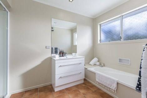 Photo of property in 46 Totara Road, Te Atatu Peninsula, Auckland, 0610