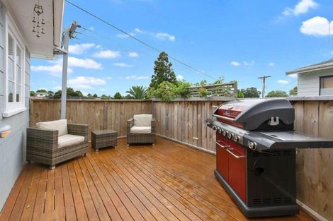 Photo of property in 70 Tirimoana Road, Te Atatu South, Auckland, 0602