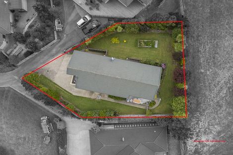 Photo of property in 16 Te Kauri Place, Helensville, 0800