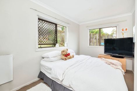 Photo of property in 2 Hollyhock Place, Browns Bay, Auckland, 0630