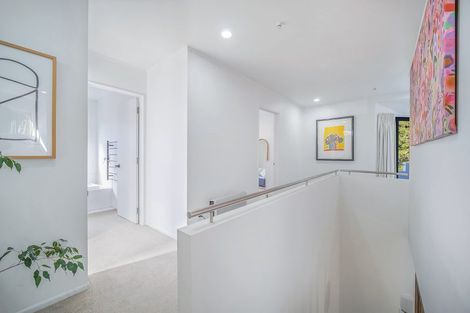 Photo of property in 2/15 Wernham Place, Northcote, Auckland, 0626