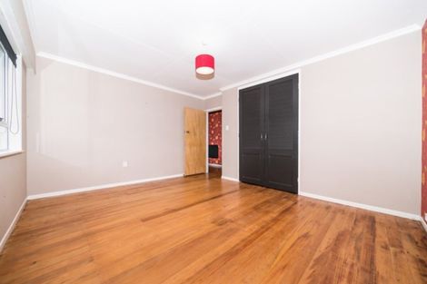 Photo of property in 4 Sutherland Crescent, Westbrook, Palmerston North, 4412