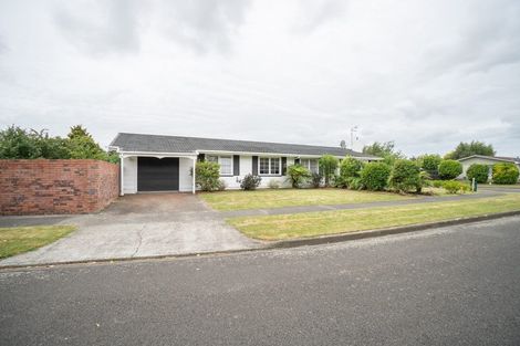 Photo of property in 1 Rakino Place, Awapuni, Palmerston North, 4412