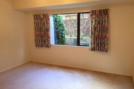 Photo of property in 21 Taupiko Place, Green Bay, Auckland, 0604