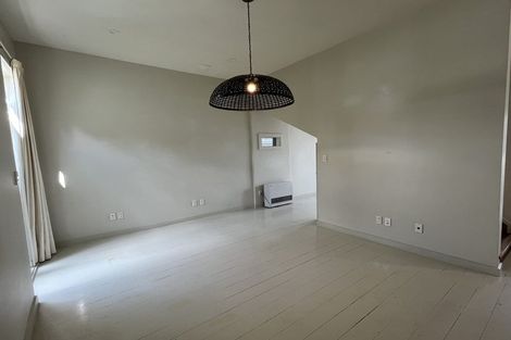 Photo of property in 14 Edge Hill, Mount Victoria, Wellington, 6011