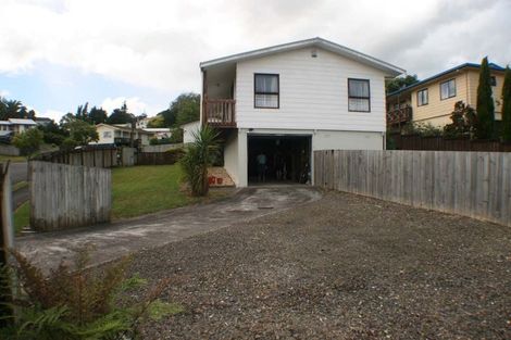 Photo of property in 1 Louise Place, West Harbour, Auckland, 0618
