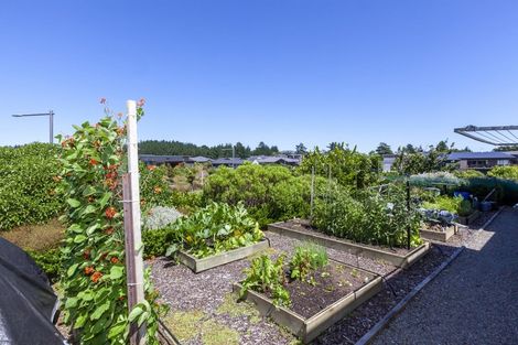 Photo of property in 2 Te Heke Place, Waikanae, 5036