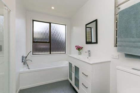 Photo of property in 48a Satara Crescent, Khandallah, Wellington, 6035