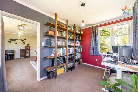 Photo of property in 1 Cleland Crescent, Naenae, Lower Hutt, 5011