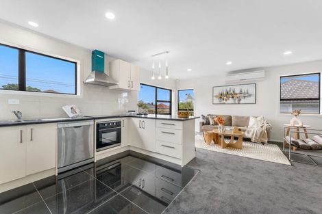 Photo of property in 36 Barrys Road, Glendene, Auckland, 0602