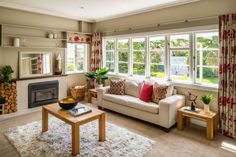 Photo of property in 7 Hinau Street, Eastbourne, Lower Hutt, 5013