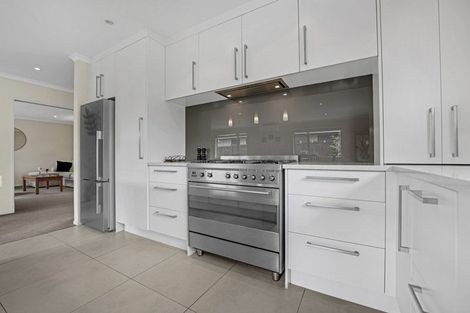 Photo of property in 11 Murray Becroft Avenue, Henderson Valley, Auckland, 0612