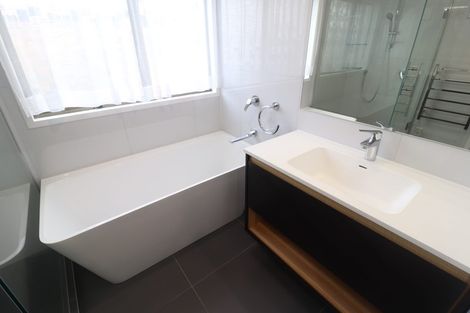 Photo of property in 2/177 Forrest Hill Road, Forrest Hill, Auckland, 0620