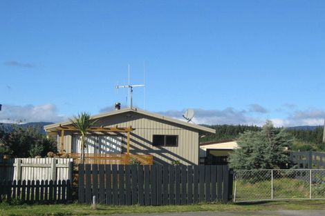 Photo of property in 15 Colenso Place, Otaki Beach, Otaki, 5512