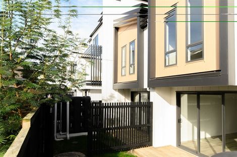 Photo of property in 5/11 Scanlen Terrace, Kelston, Auckland, 0602