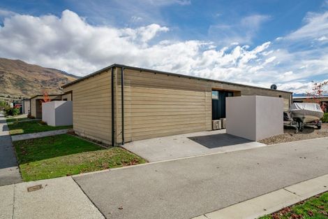 Photo of property in 2b Stackbrae Avenue, Wanaka, 9305