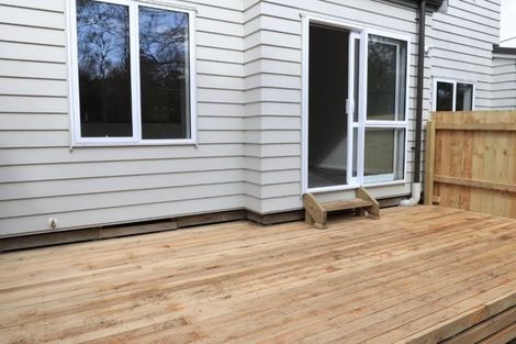 Photo of property in 2/30 John Jennings Drive, Oteha, Auckland, 0632