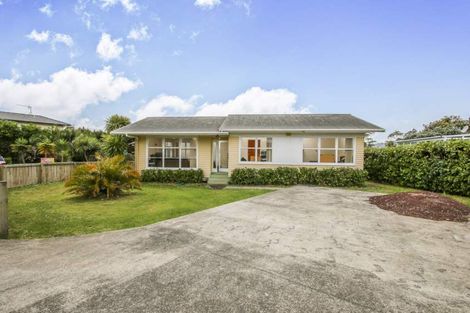 Photo of property in 37 Tarata Crescent, Mangere Bridge, Auckland, 2022