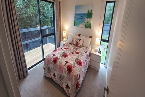 Photo of property in 2 Meenas Place, Cable Bay, 0420