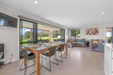 Photo of property in 298 Red Hills Road, Taupaki, Henderson, 0782