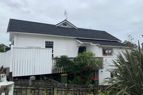 Photo of property in 5 Gilbert Street, New Plymouth, 4310