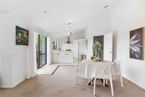 Photo of property in 2/26 Noeleen Street, Glenfield, Auckland, 0629