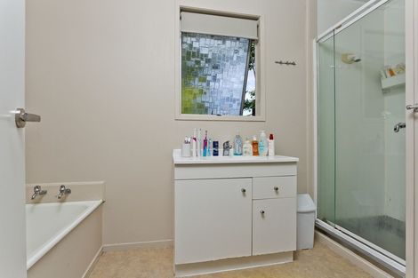 Photo of property in 1/244 East Coast Road, Forrest Hill, Auckland, 0620