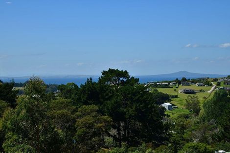 Photo of property in 1141 Whangaparaoa Road, Tindalls Beach, Whangaparaoa, 0930
