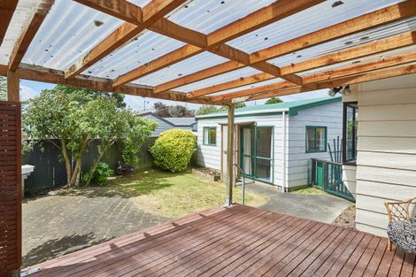 Photo of property in 2 Bevan Place, Cloverlea, Palmerston North, 4412