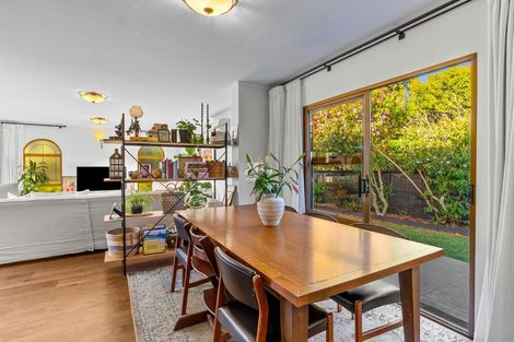 Photo of property in 84 Chelsea View Drive, Chatswood, Auckland, 0626