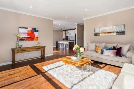 Photo of property in 5 Kahu Close, Orewa, 0931