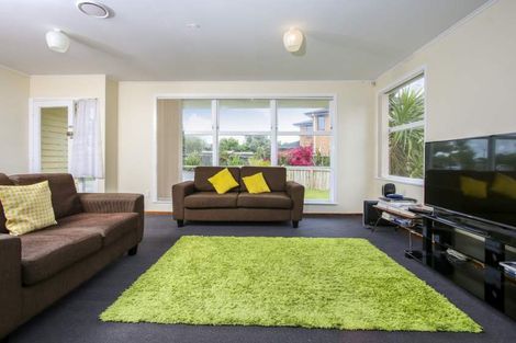 Photo of property in 37 Tarata Crescent, Mangere Bridge, Auckland, 2022