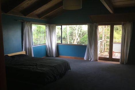 Photo of property in 1049 Scenic Drive North, Swanson, Auckland, 0816