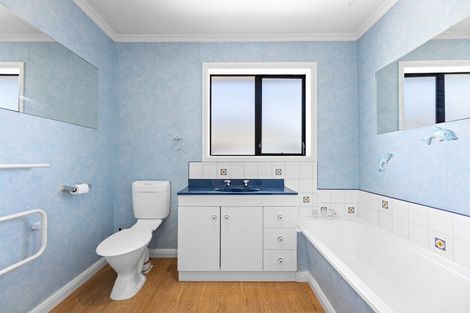 Photo of property in 12 Fairmont Place, Hornby, Christchurch, 8042