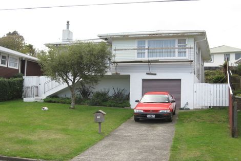 Photo of property in 24 Longcroft Terrace, Newlands, Wellington, 6037