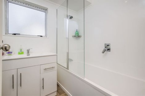 Photo of property in 47 Dungarvon Place, Clendon Park, Auckland, 2103