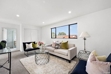 Photo of property in 20a Parramatta Place, Botany Downs, Auckland, 2010