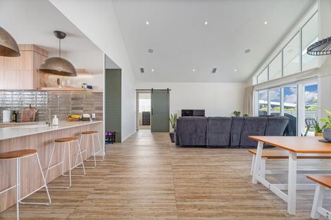 Photo of property in 11 Onerere Drive, Whitianga, 3510