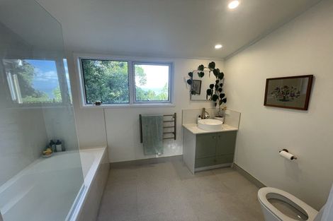 Photo of property in 60 Kauri Point Road, Laingholm, Auckland, 0604