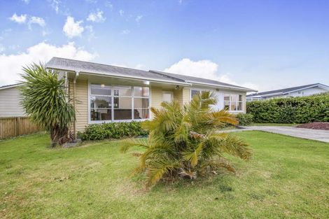 Photo of property in 37 Tarata Crescent, Mangere Bridge, Auckland, 2022