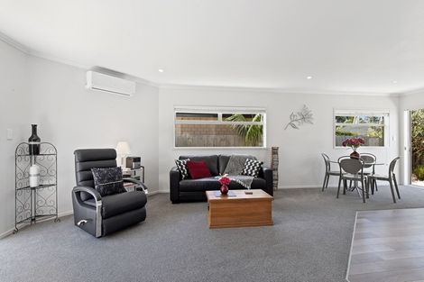 Photo of property in 9 Annalise Place, Orewa, 0931