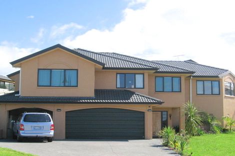 Photo of property in 16 Trotting Terrace, Fairview Heights, Auckland, 0632