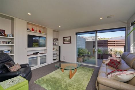 Photo of property in 5 Peregrine Close, Mount Pleasant, Christchurch, 8081