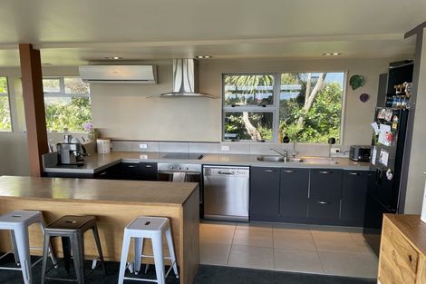 Photo of property in 16 Log Race Road, Piha, New Lynn, 0772