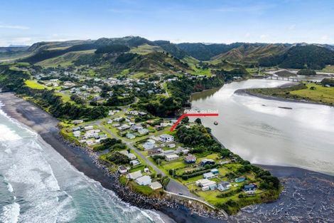 Photo of property in 6 Tokopapa Street, Mokau, 4376