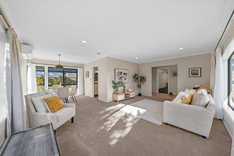 Photo of property in 3 Russett Grove, Henderson, Auckland, 0612